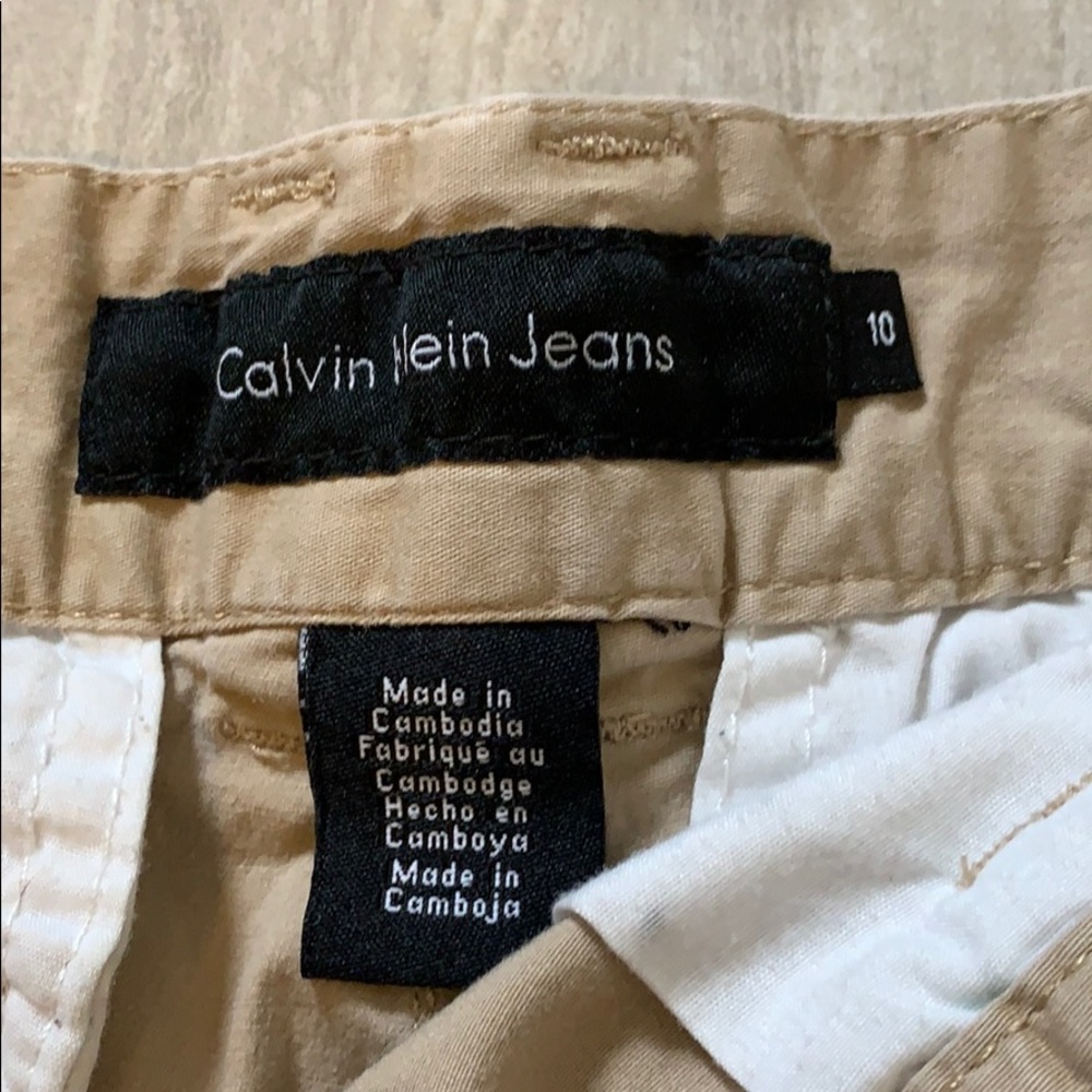 Shorts - Picture 2 of 3